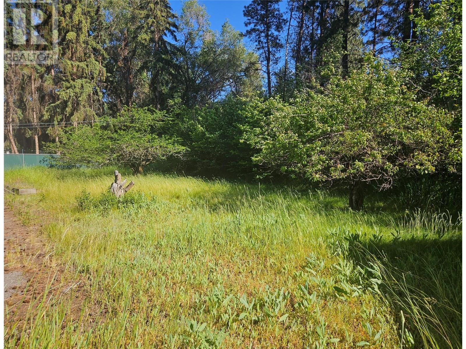 305 & 295 Clarissa Road. Kelowna, British Columbia