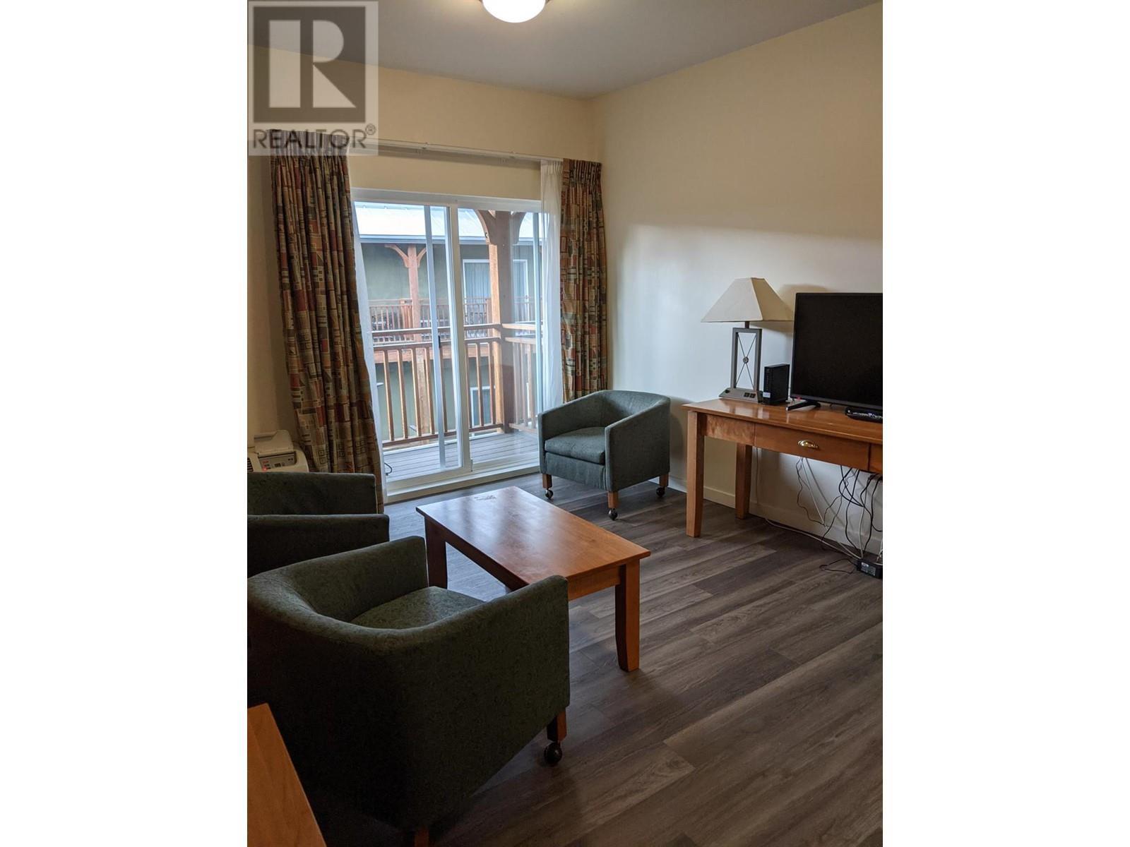 6203 Willow Avenue. Summerland, British Columbia