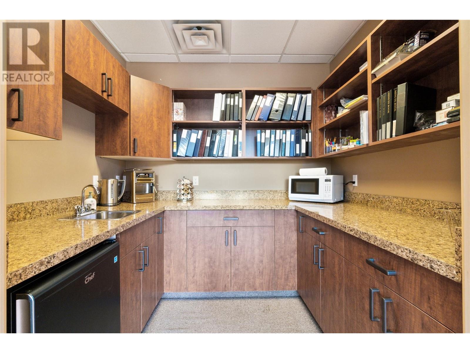 571 6 Street Ne Unit# 203. Salmon Arm, British Columbia