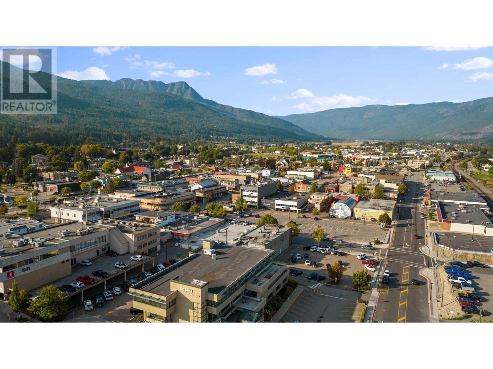 571 6 Street Ne Unit# 203. Salmon Arm, British Columbia