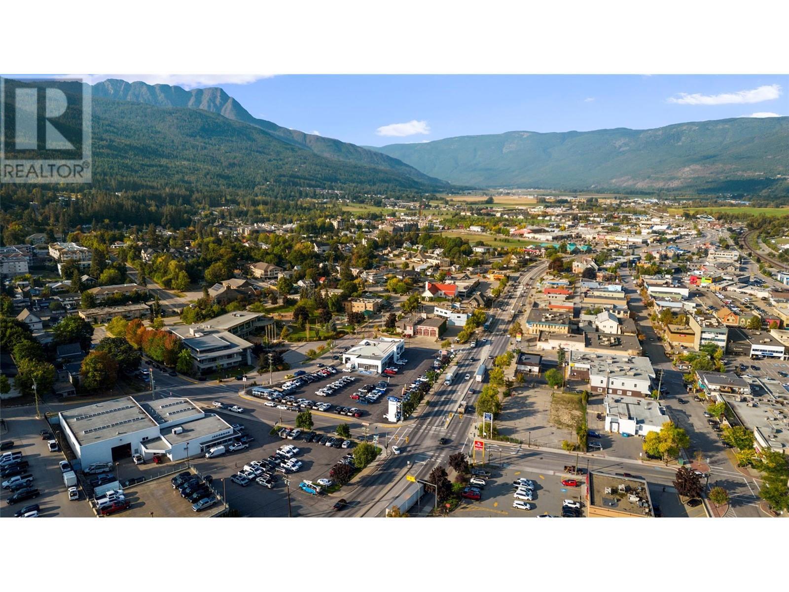 571 6 Street Ne Unit# 203. Salmon Arm, British Columbia