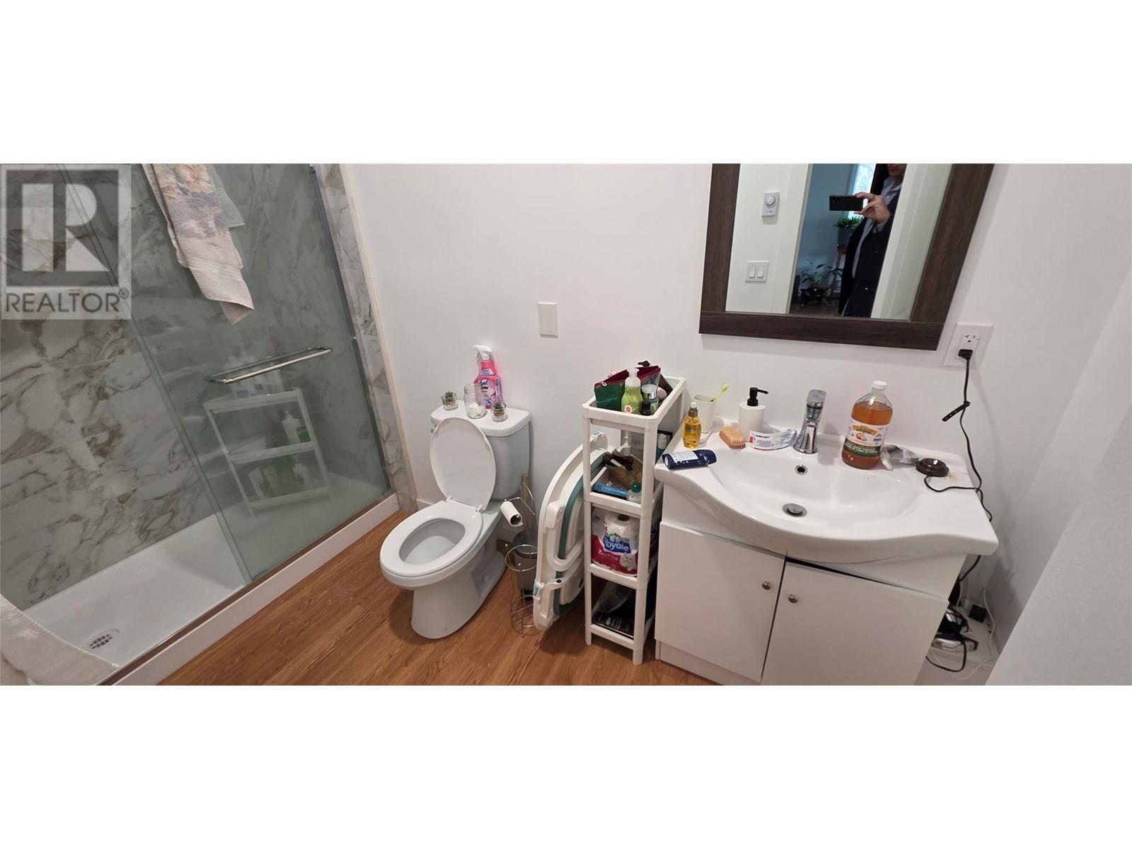 5078 Cousins Place. Peachland, British Columbia