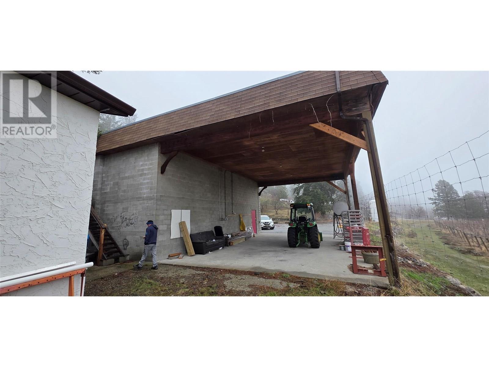 5078 Cousins Place. Peachland, British Columbia