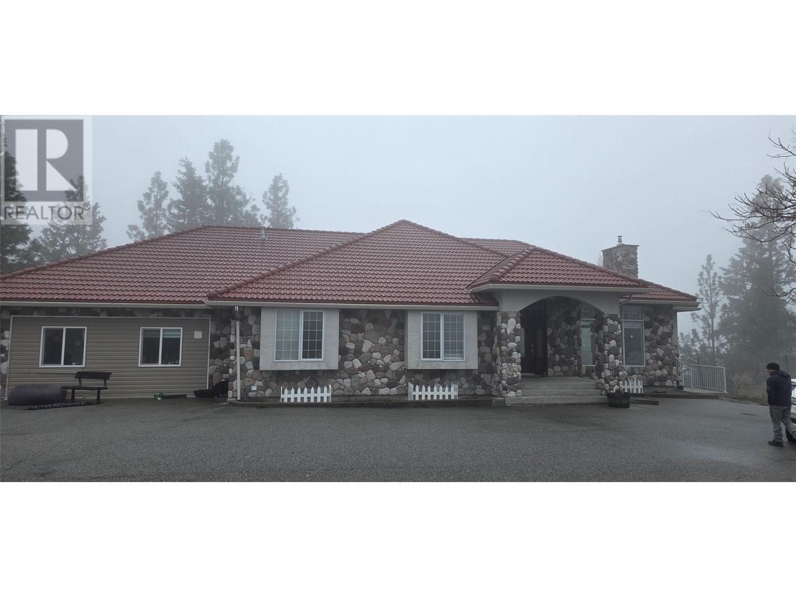 5078 Cousins Place. Peachland, British Columbia