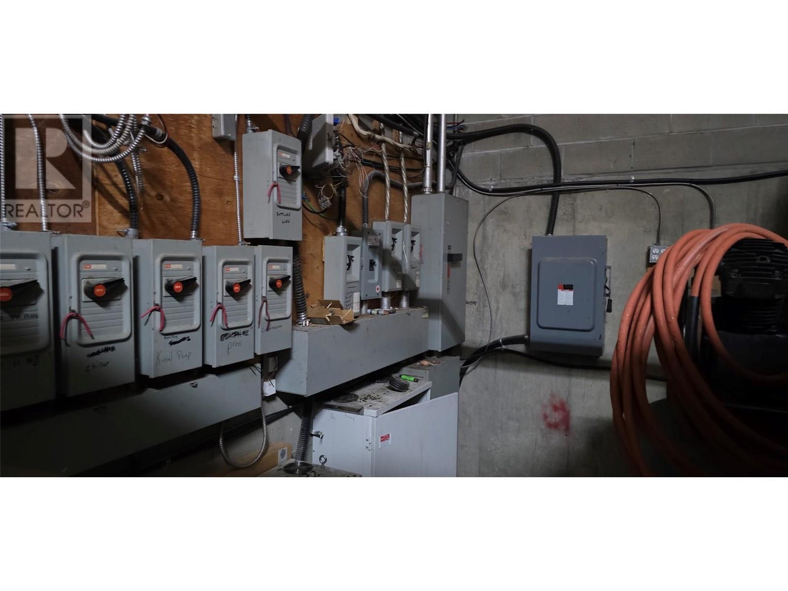 5078 Cousins Place. Peachland, British Columbia