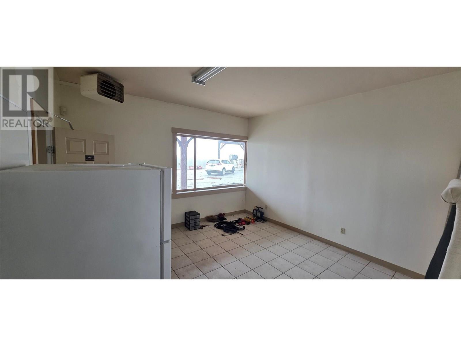 5078 Cousins Place. Peachland, British Columbia