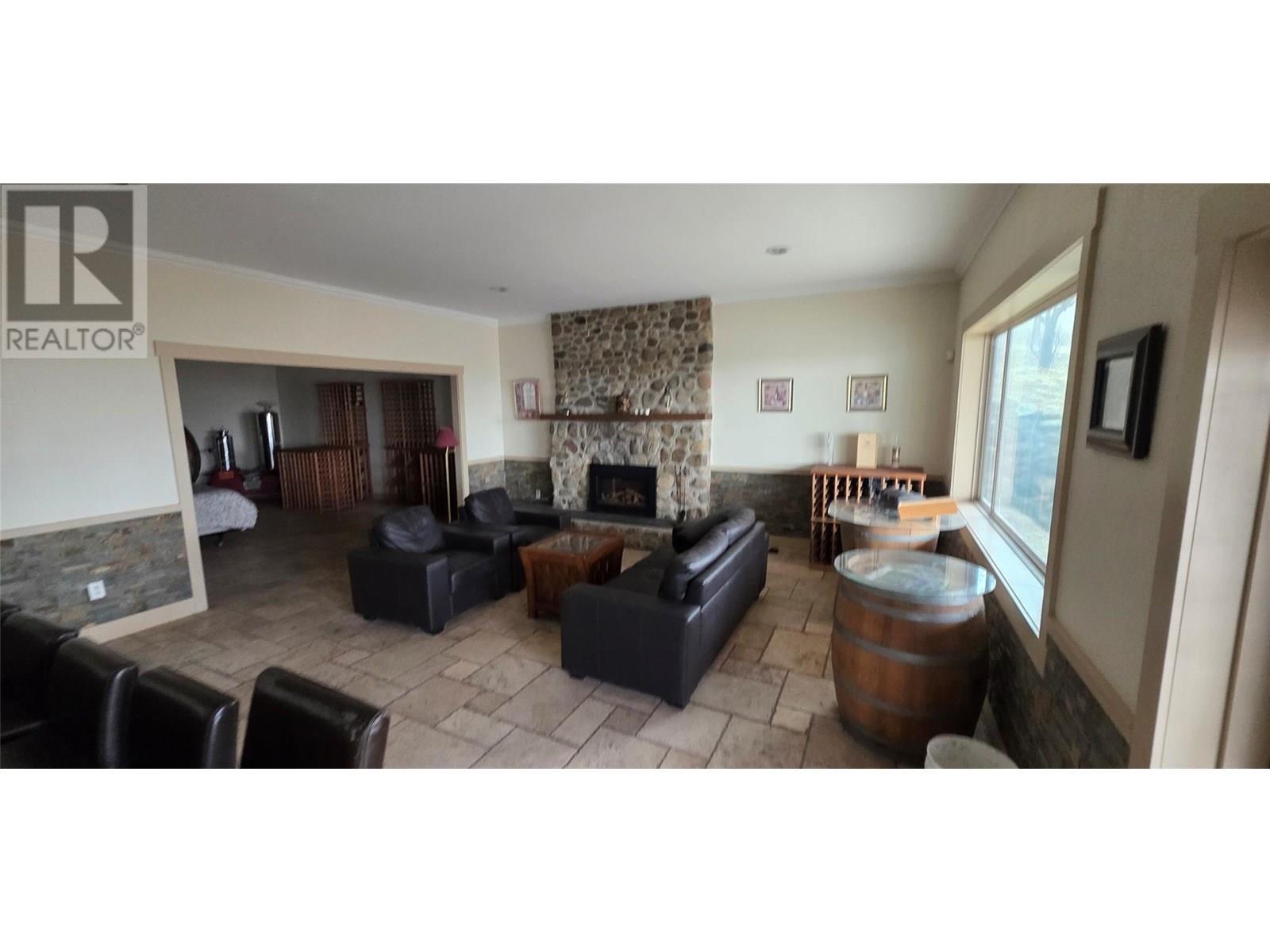 5078 Cousins Place. Peachland, British Columbia