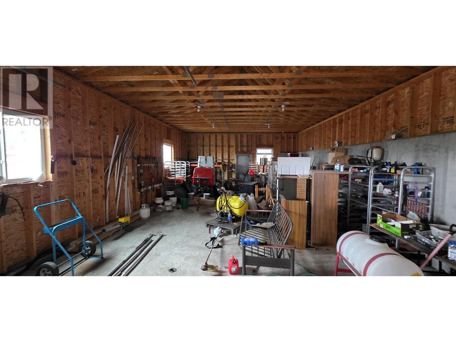 5078 Cousins Place. Peachland, British Columbia