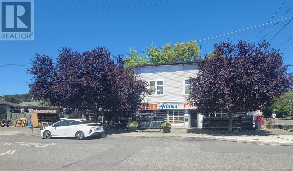 1442 Haultain St, Victoria