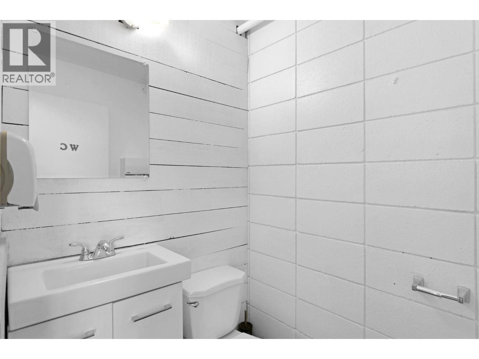 525 - 527 Lawrence Avenue. Kelowna, British Columbia