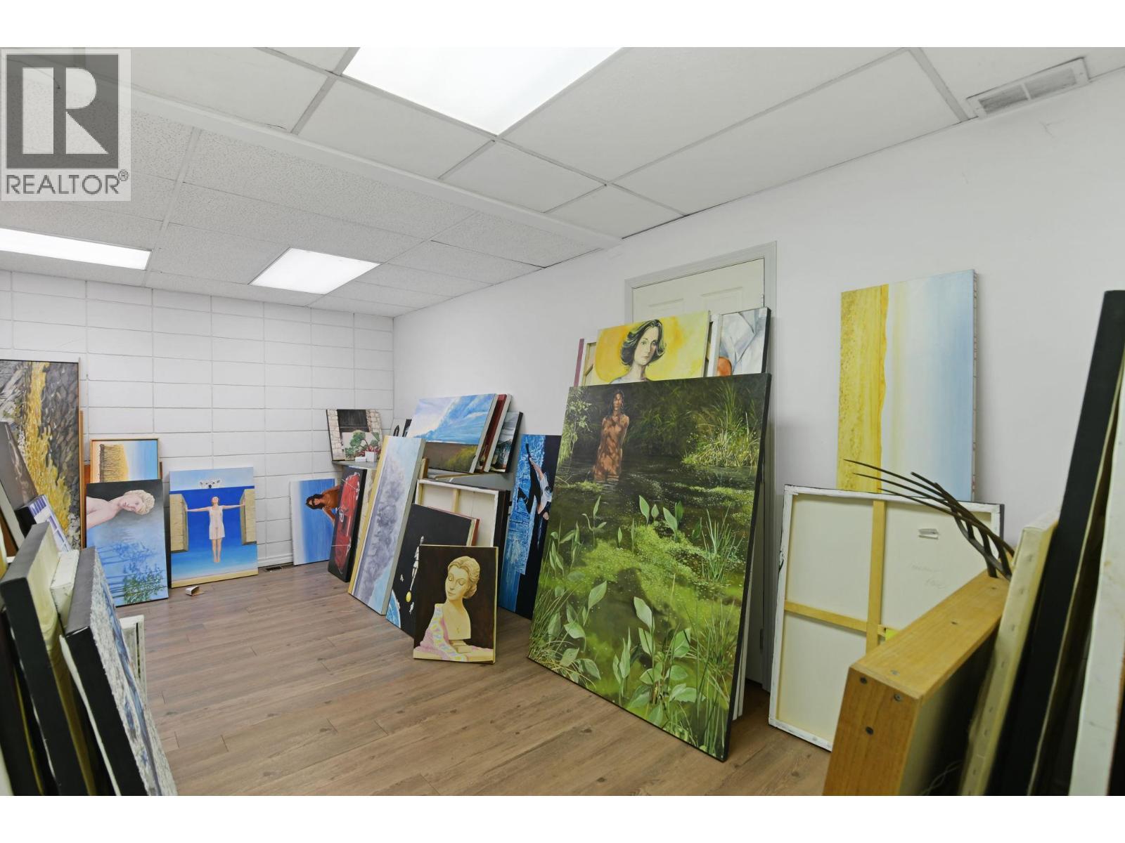 525 - 527 Lawrence Avenue. Kelowna, British Columbia