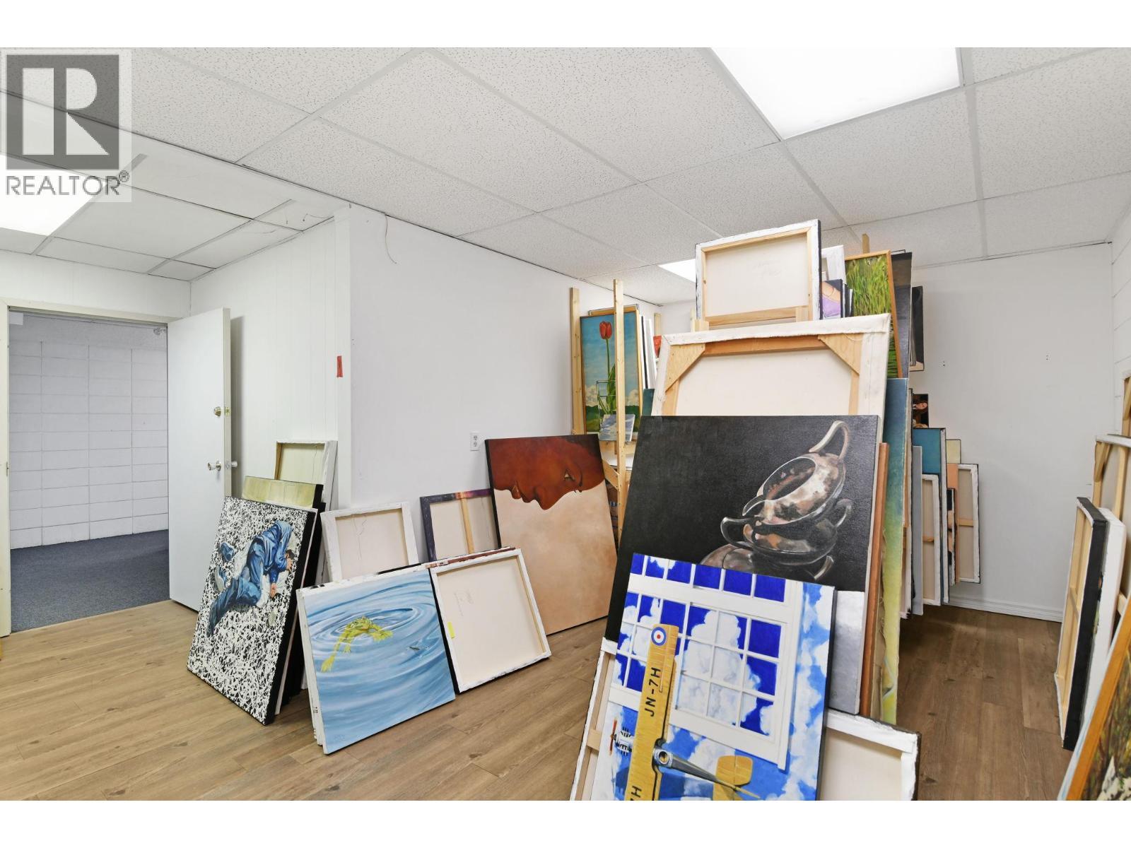 525 - 527 Lawrence Avenue. Kelowna, British Columbia