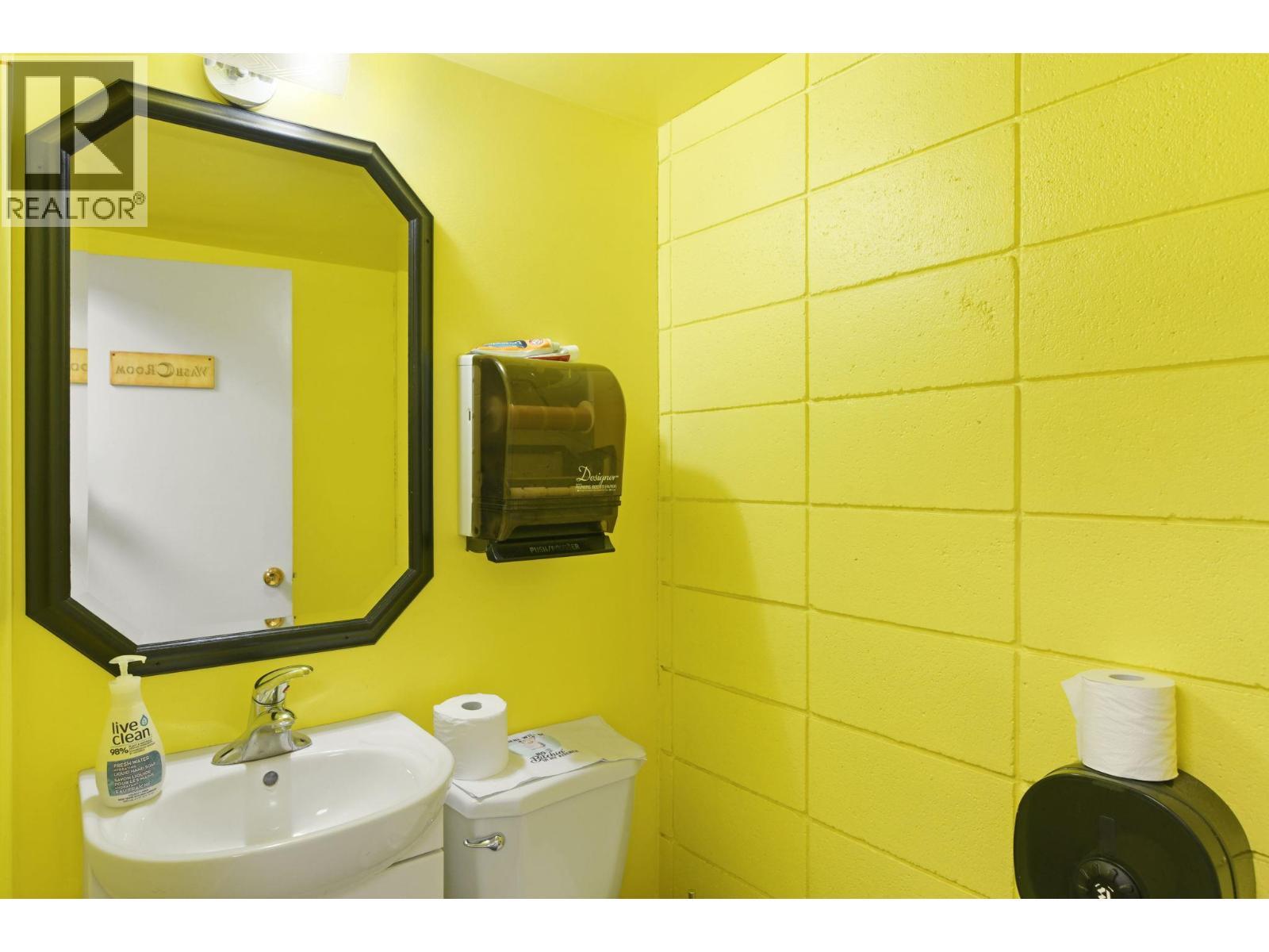 525 - 527 Lawrence Avenue. Kelowna, British Columbia