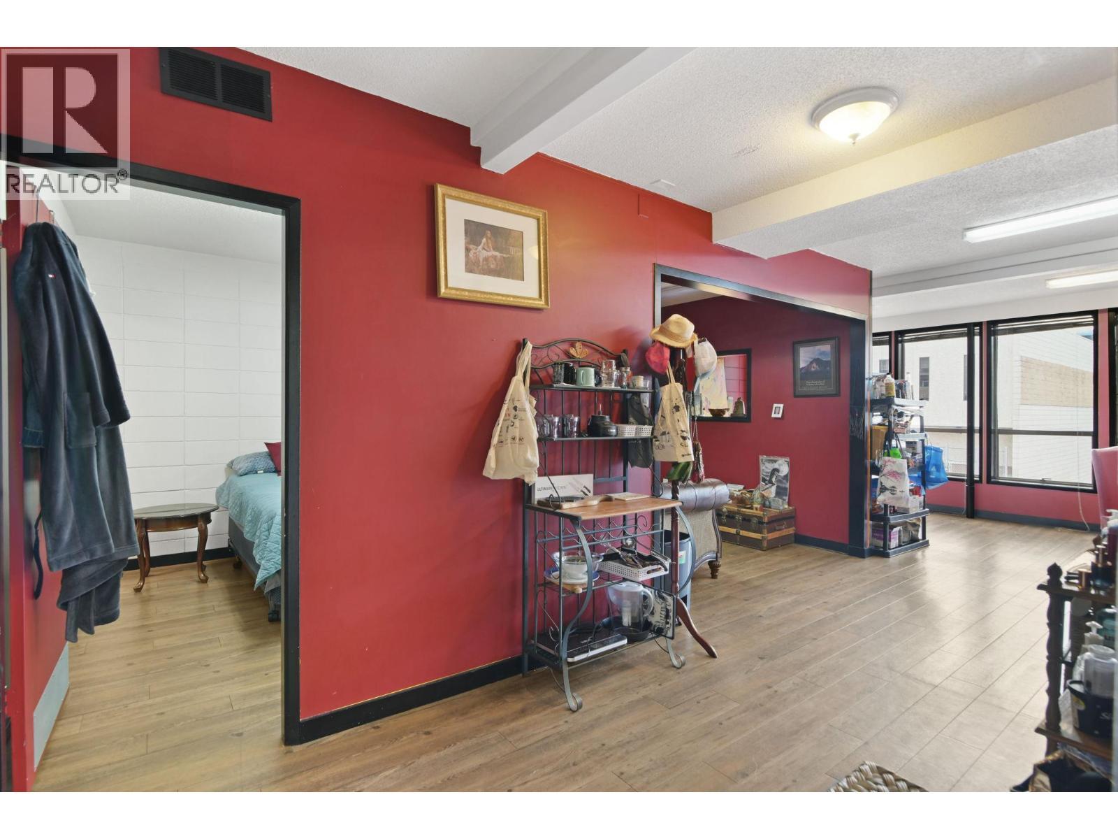 525 - 527 Lawrence Avenue. Kelowna, British Columbia