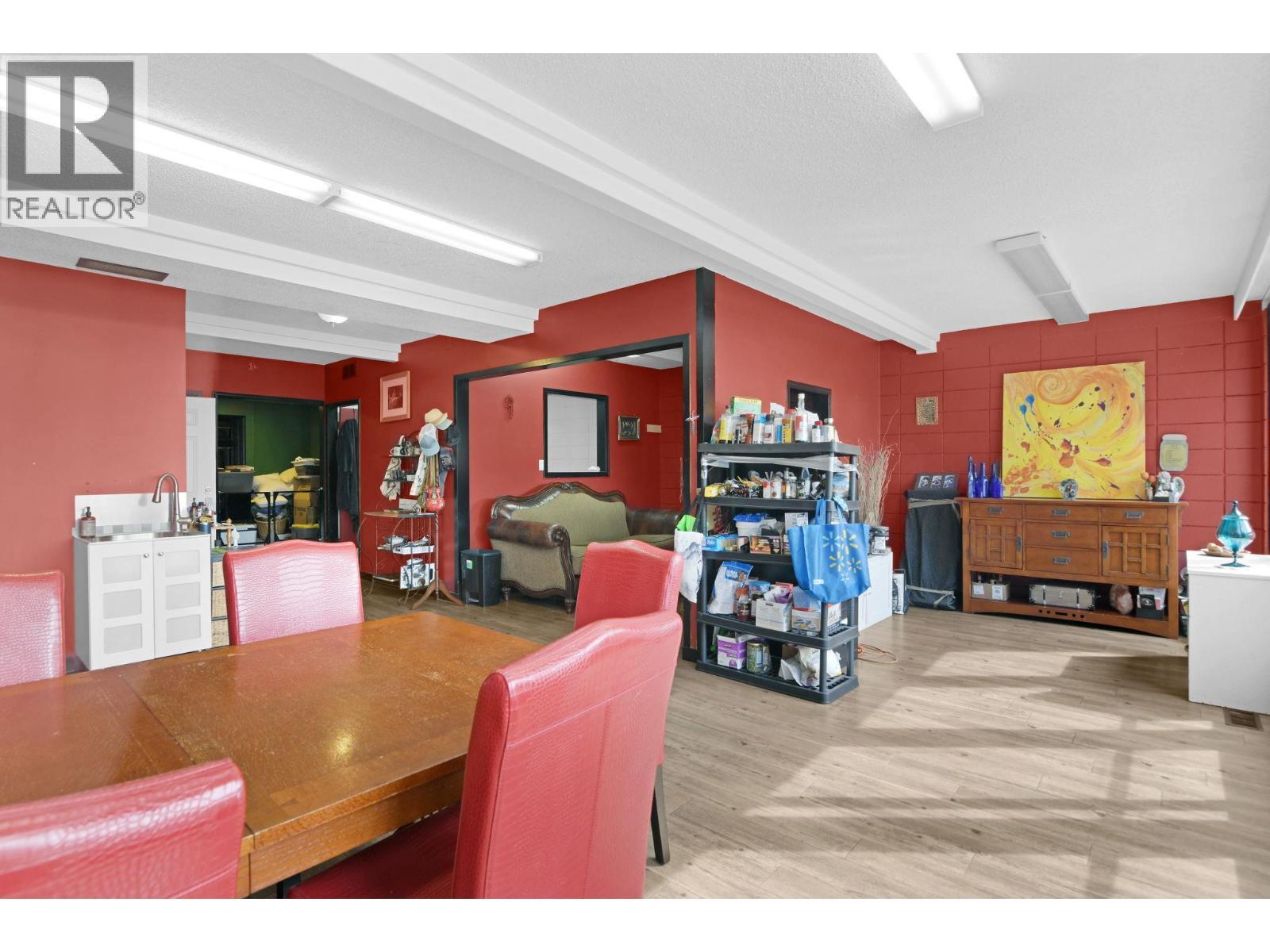 525 - 527 Lawrence Avenue. Kelowna, British Columbia