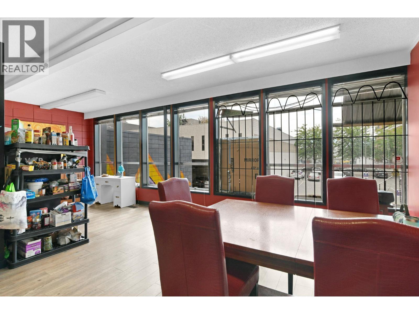 525 - 527 Lawrence Avenue. Kelowna, British Columbia