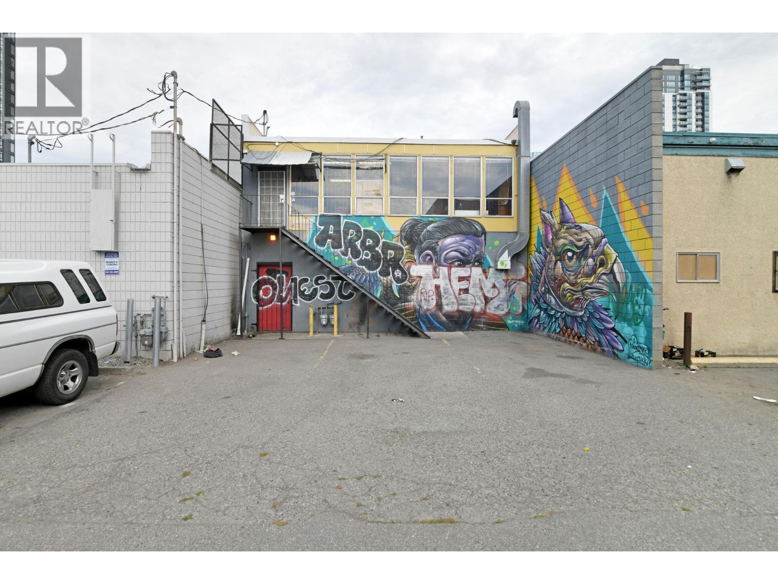 525 - 527 Lawrence Avenue. Kelowna, British Columbia