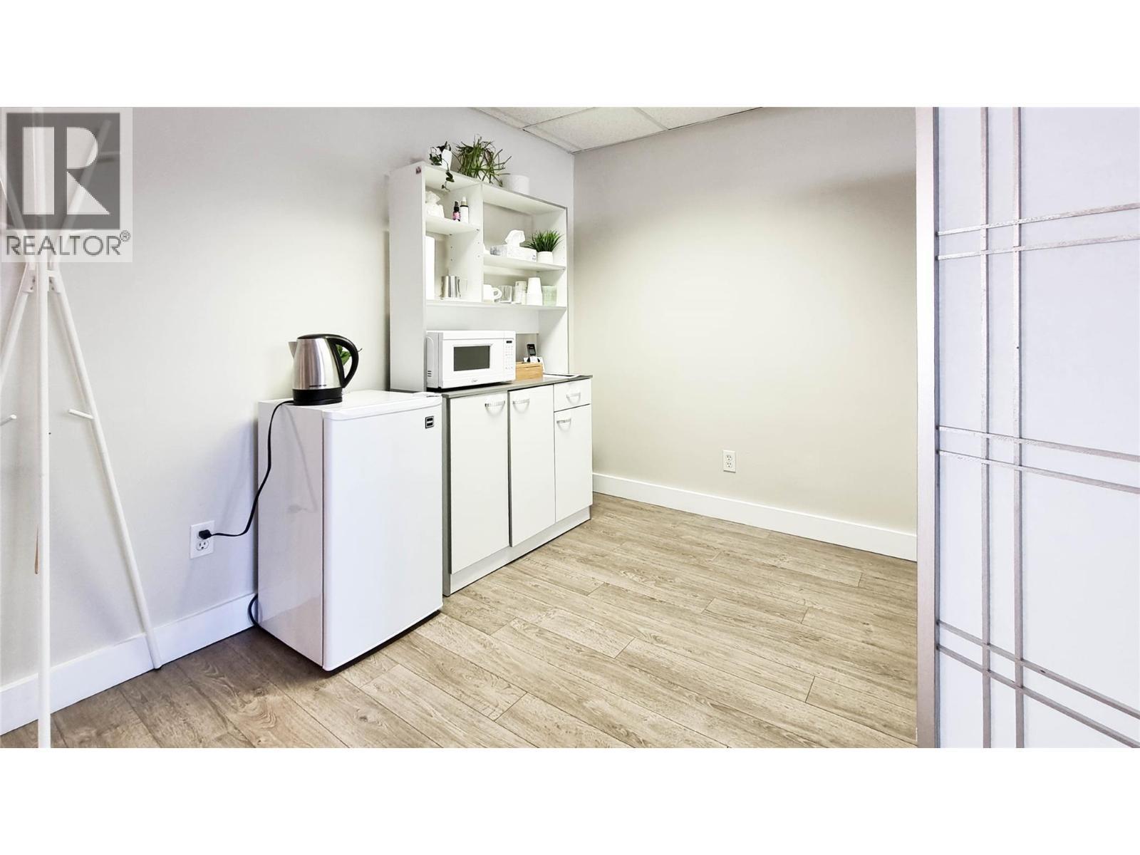 1607 Ellis Street. Kelowna, British Columbia