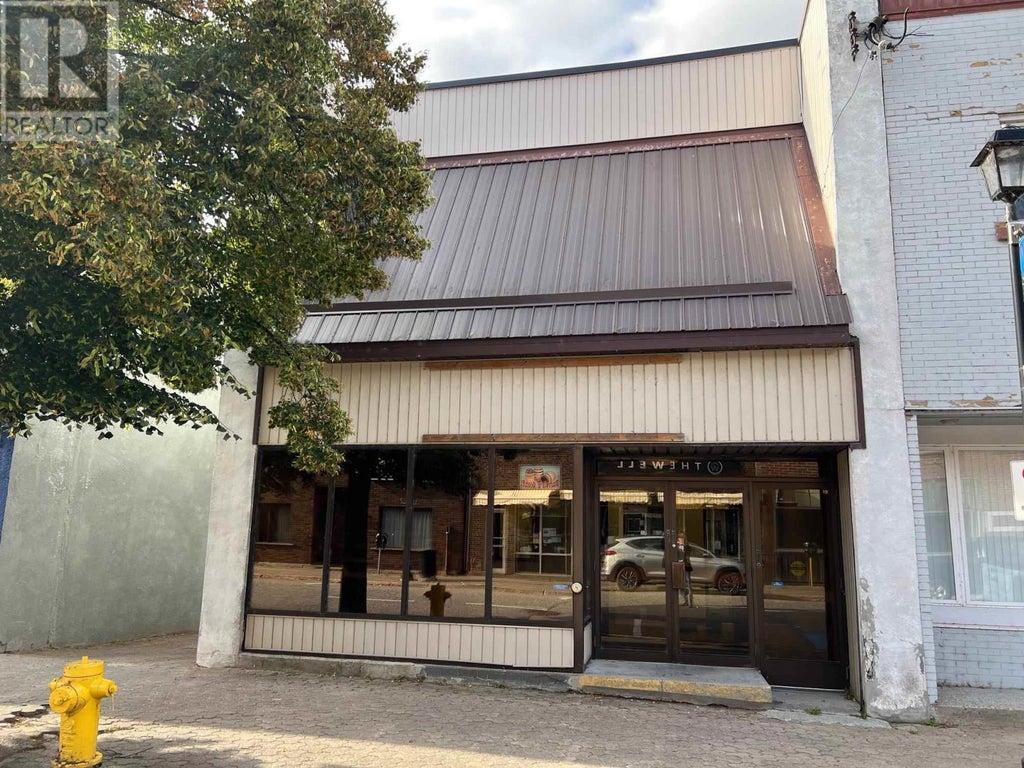 19 Woodward Ave, Blind River