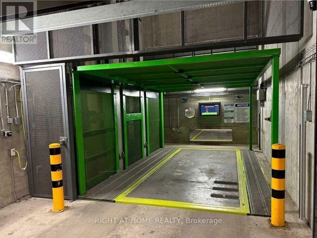 197 Yonge Street, Toronto (church-Yonge Corridor)