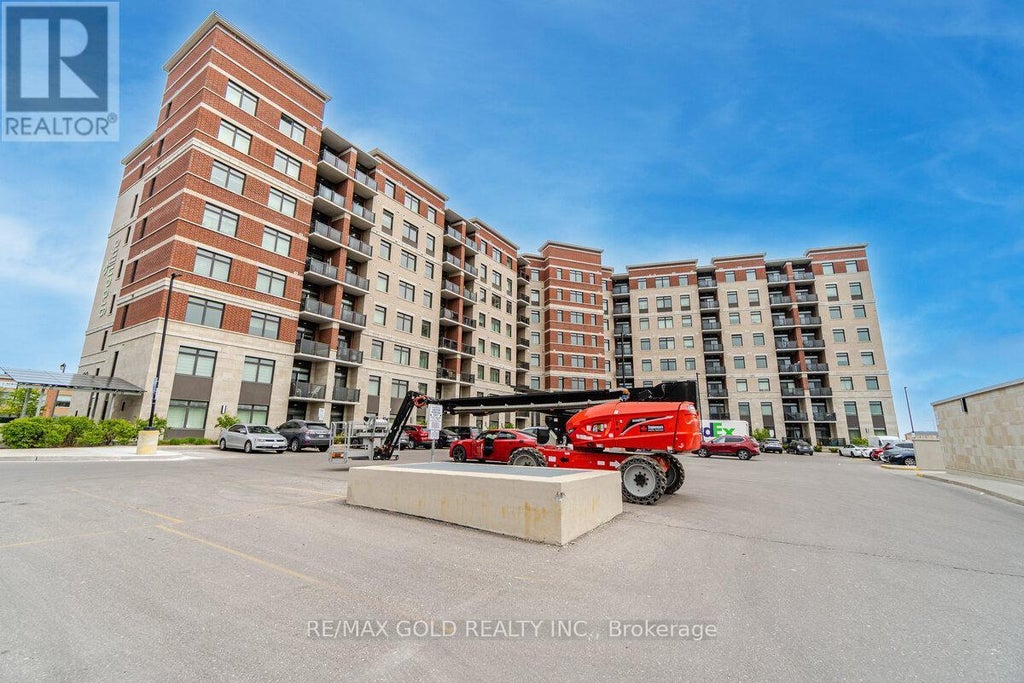 39 New Delhi Drive, Markham (cedarwood)