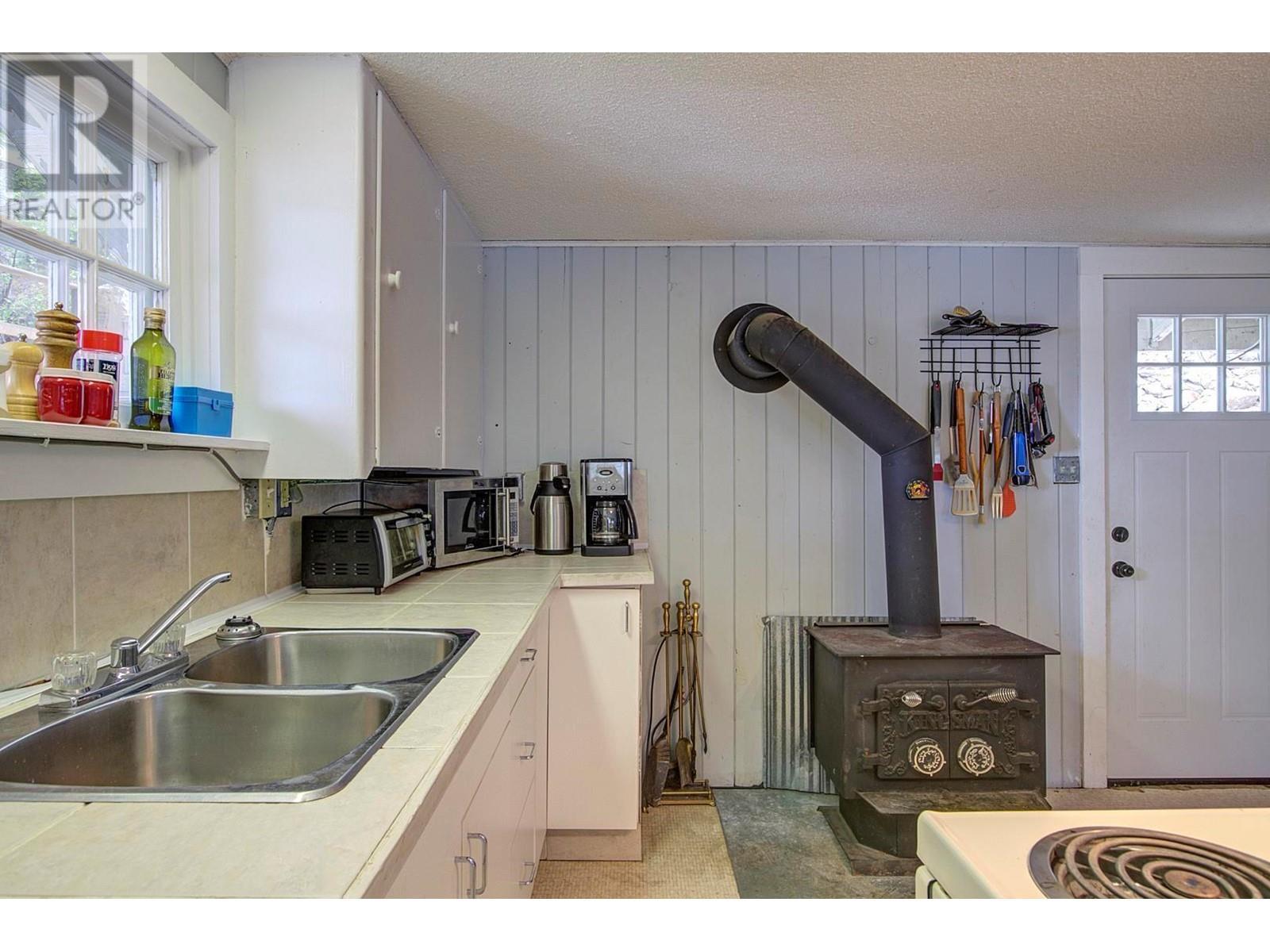 3602 Mabel Lake Road Unit# 5. Lumby, British Columbia