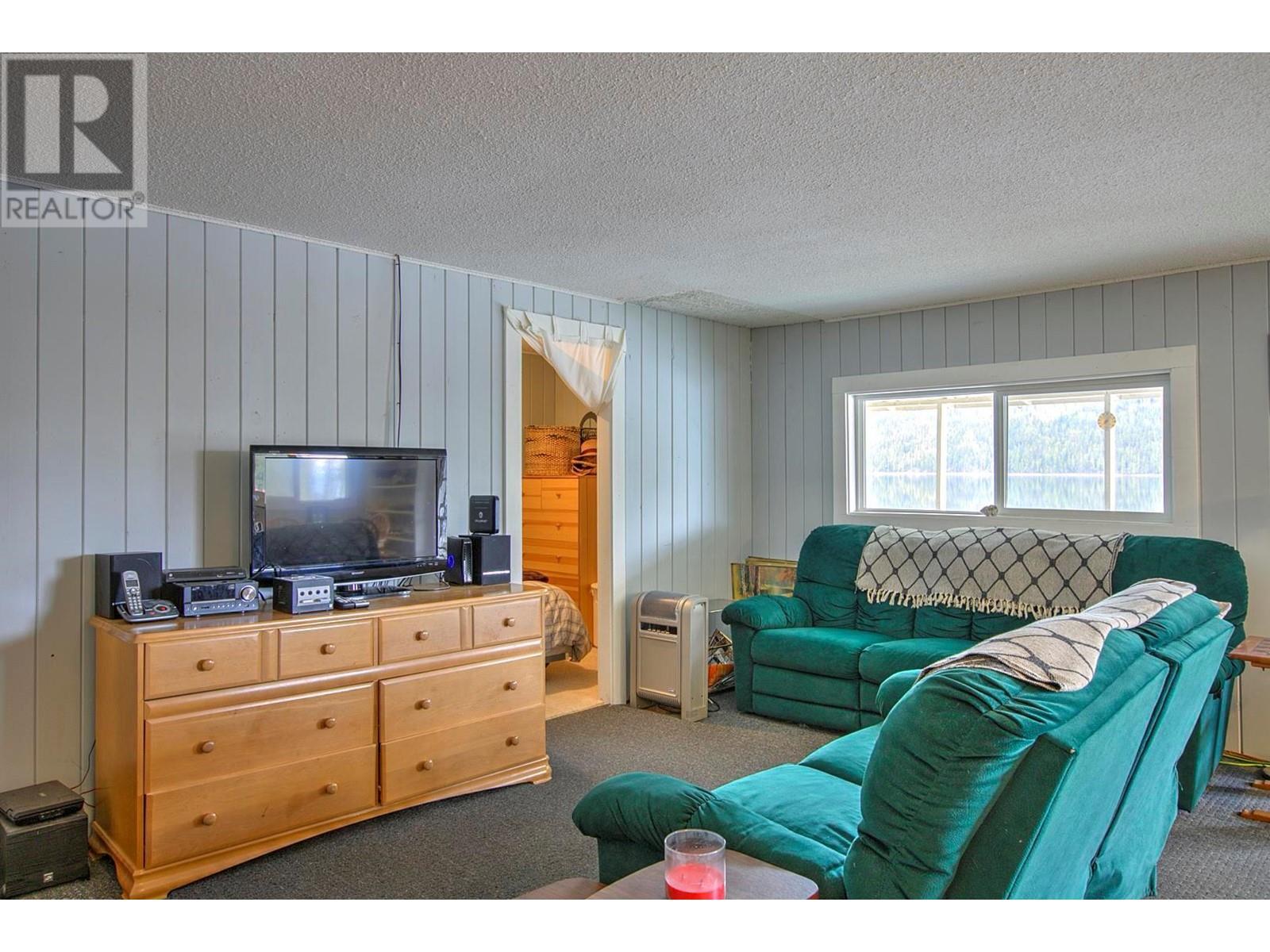 3602 Mabel Lake Road Unit# 5. Lumby, British Columbia