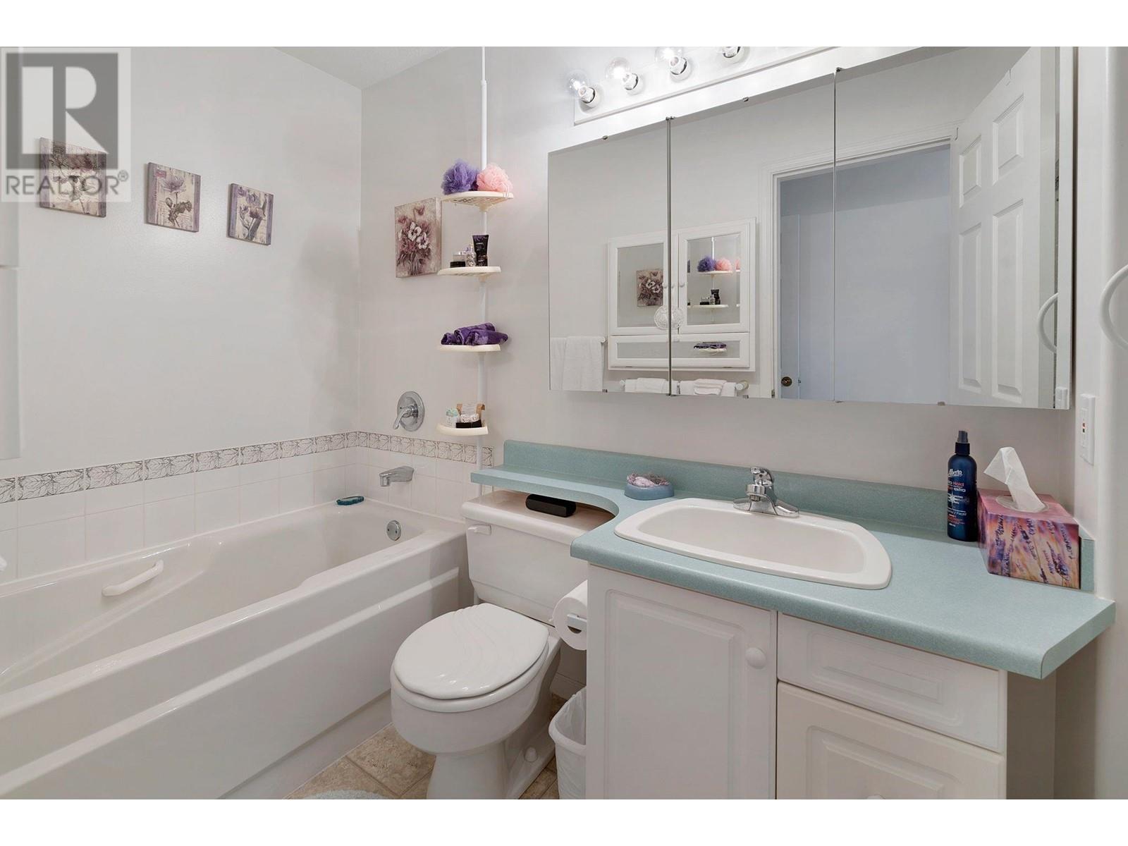 940 Glenwood Avenue Unit# 302. Kelowna, British Columbia