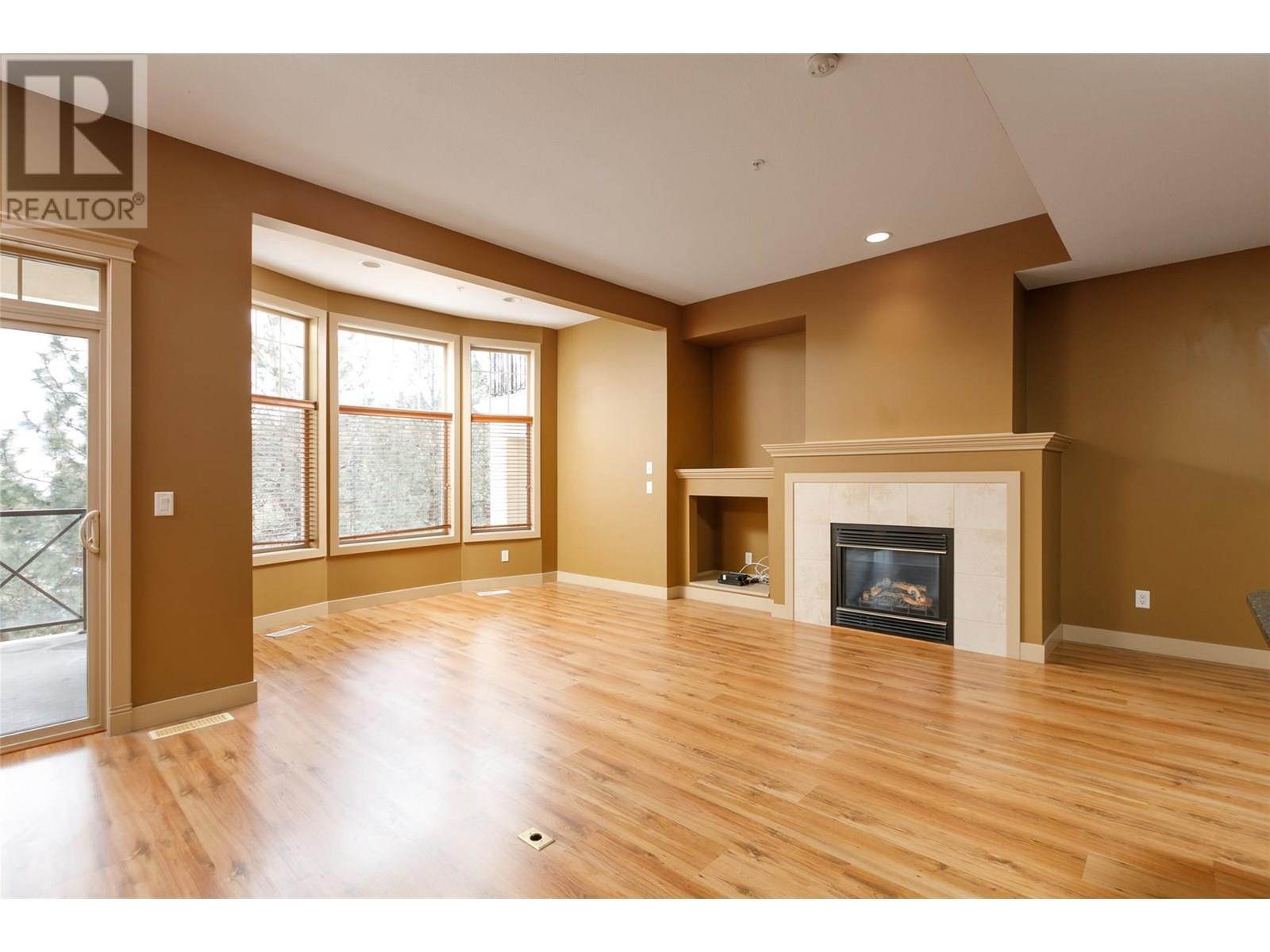 1795 Country Club Drive Unit# 128. Kelowna, British Columbia