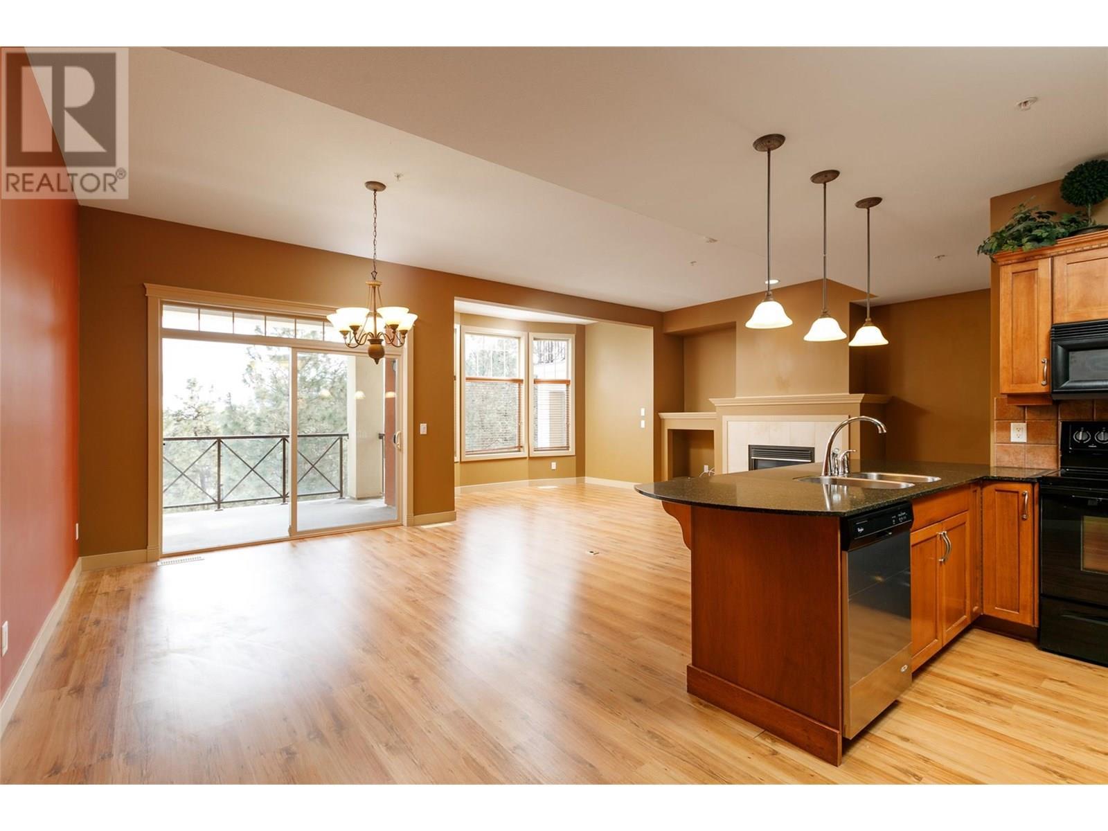 1795 Country Club Drive Unit# 128. Kelowna, British Columbia