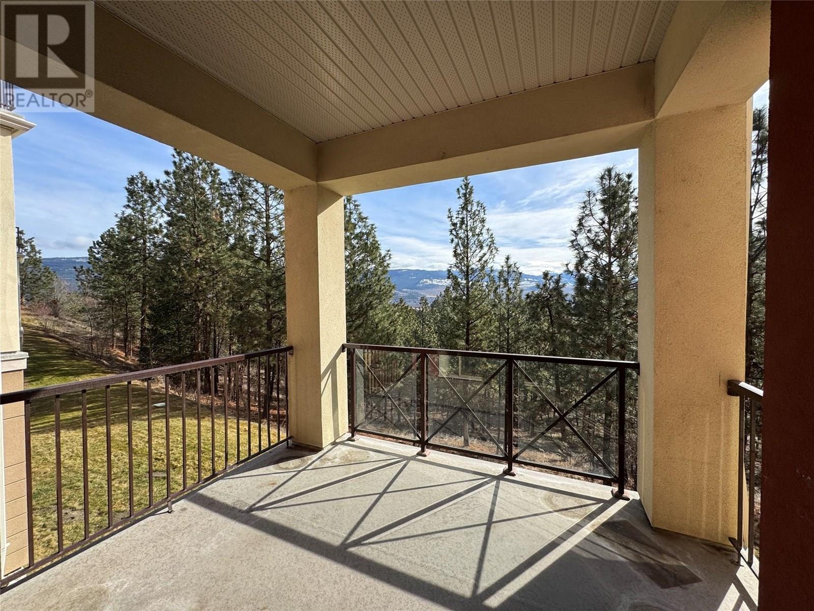 1795 Country Club Drive Unit# 128. Kelowna, British Columbia
