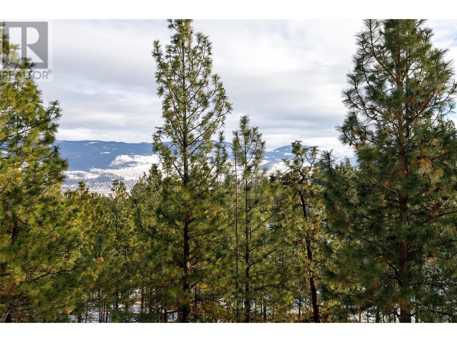 1795 Country Club Drive Unit# 128. Kelowna, British Columbia