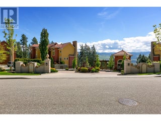 1795 Country Club Drive Unit# 128. Kelowna, British Columbia