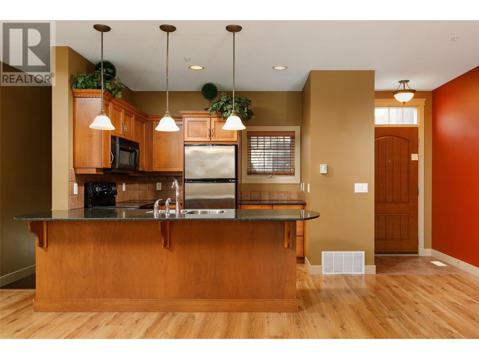 1795 Country Club Drive Unit# 128. Kelowna, British Columbia