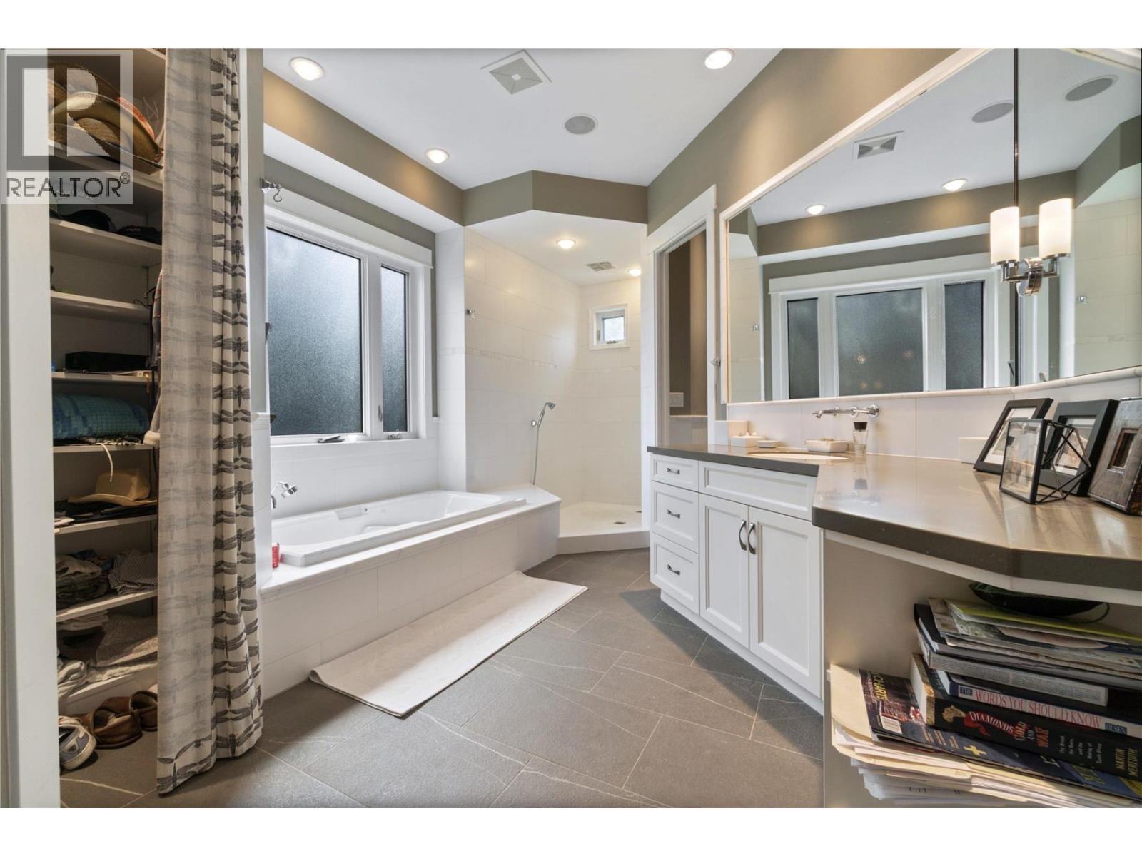 1801 Archibald Road Unit# 5. Sorrento, British Columbia