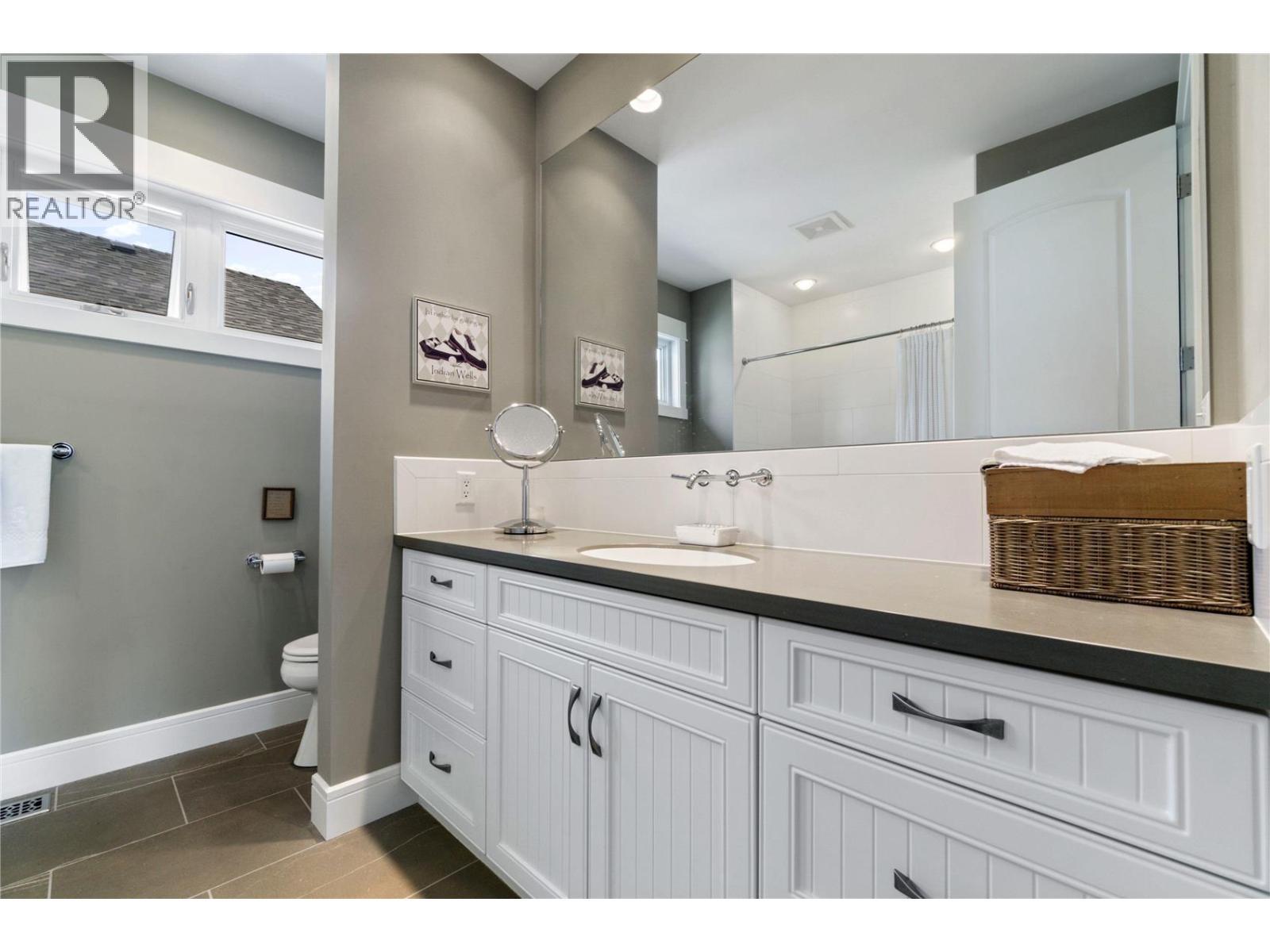 1801 Archibald Road Unit# 5. Sorrento, British Columbia