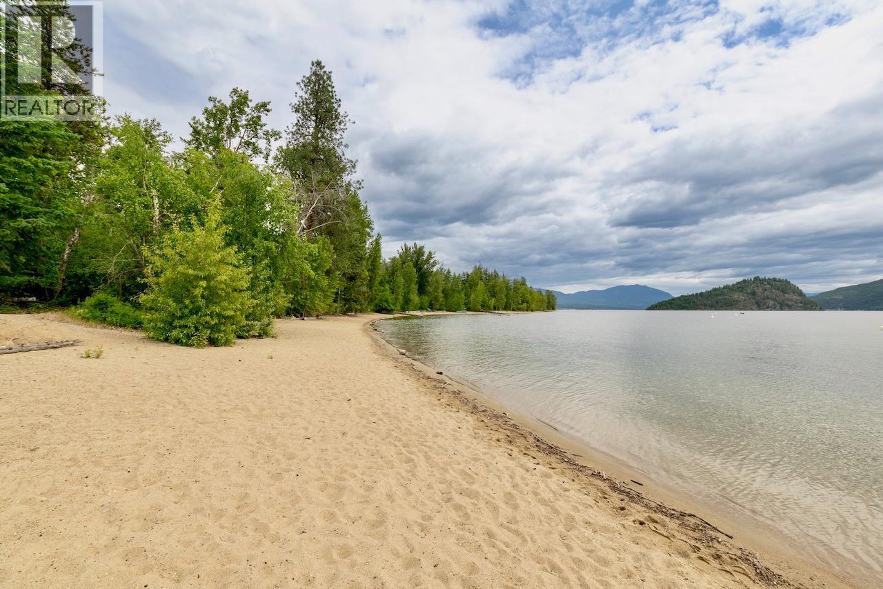 1131 Pine Grove Road Unit# 20. Scotch Creek, British Columbia