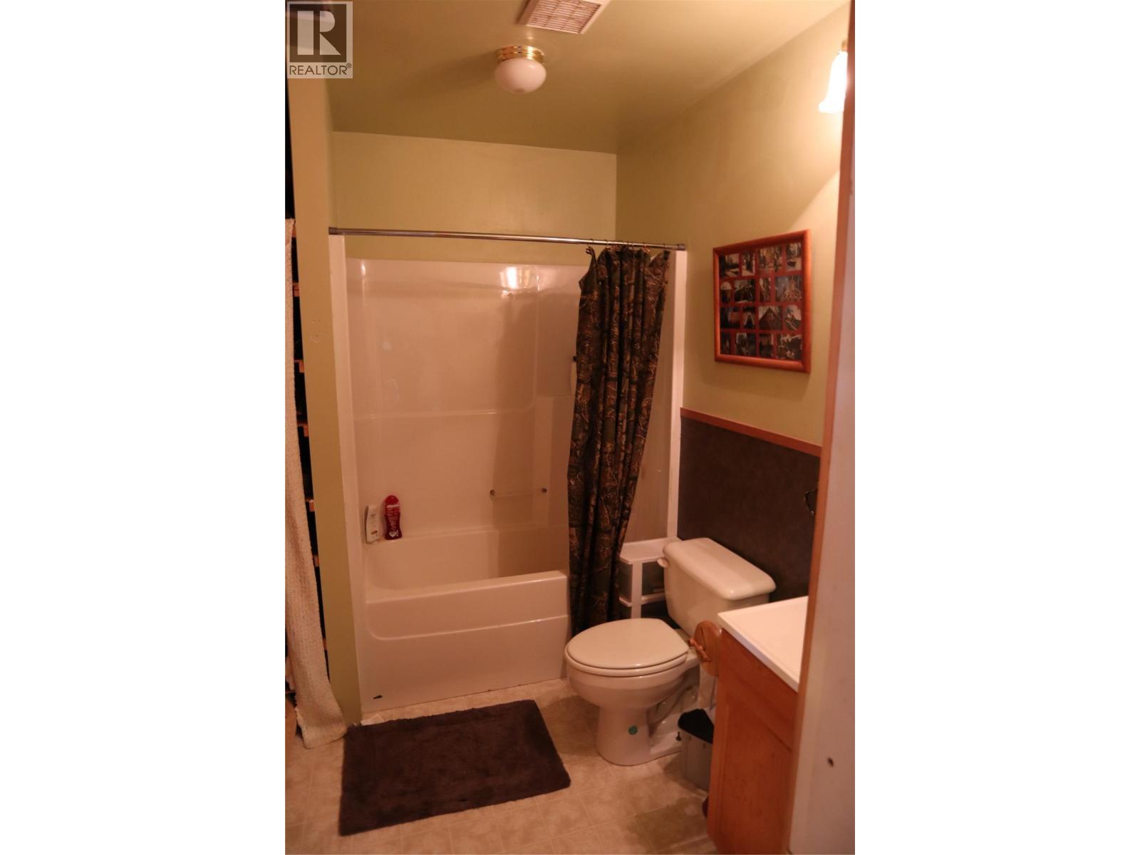 Cabin #20 Hatheume Lake Resort Lot# 5835. Peachland, British Columbia