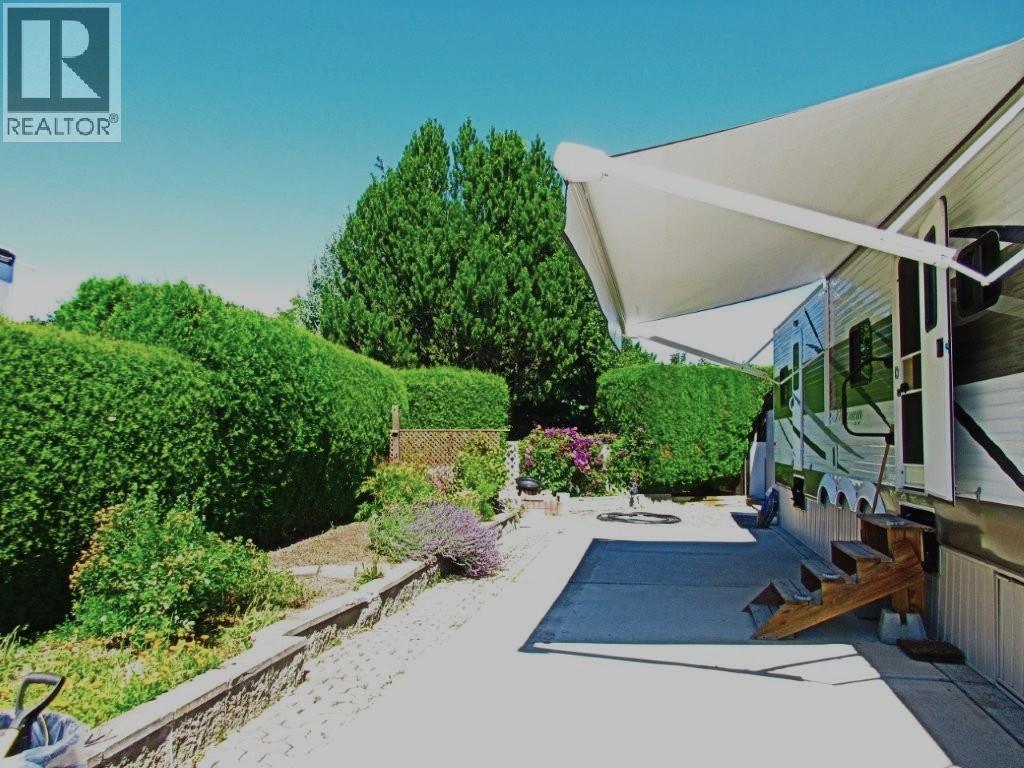 415 Commonwealth Road Unit# 301. Kelowna, British Columbia