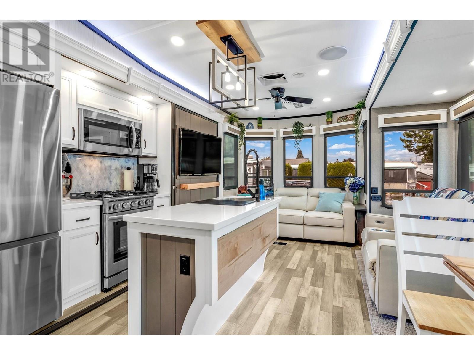 415 Commonwealth Road Unit# 396 Lot# 396. Lake Country, British Columbia