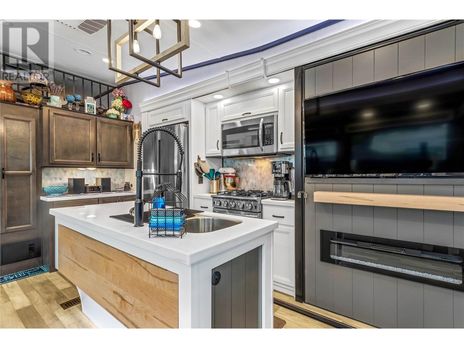 415 Commonwealth Road Unit# 396 Lot# 396. Lake Country, British Columbia