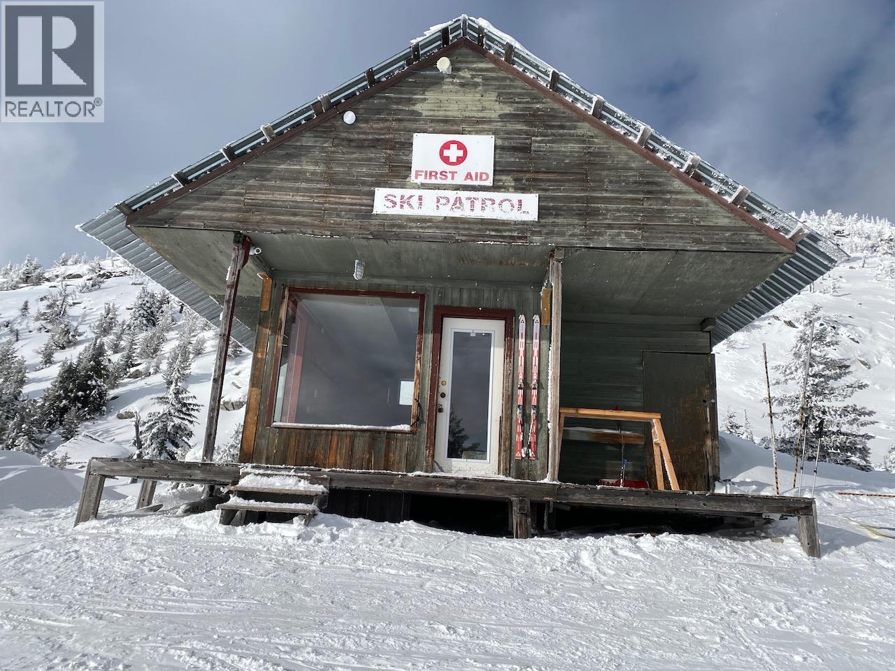 140 Whiskey Jack Road. Oliver, British Columbia