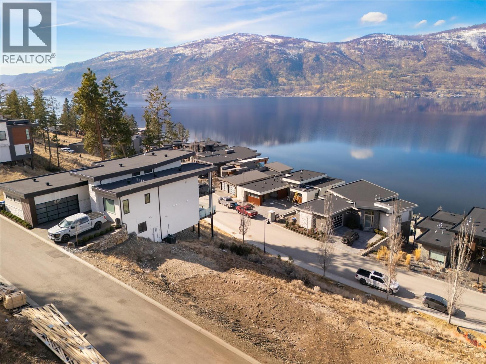 3356 Black Pine Lane. Kelowna, British Columbia