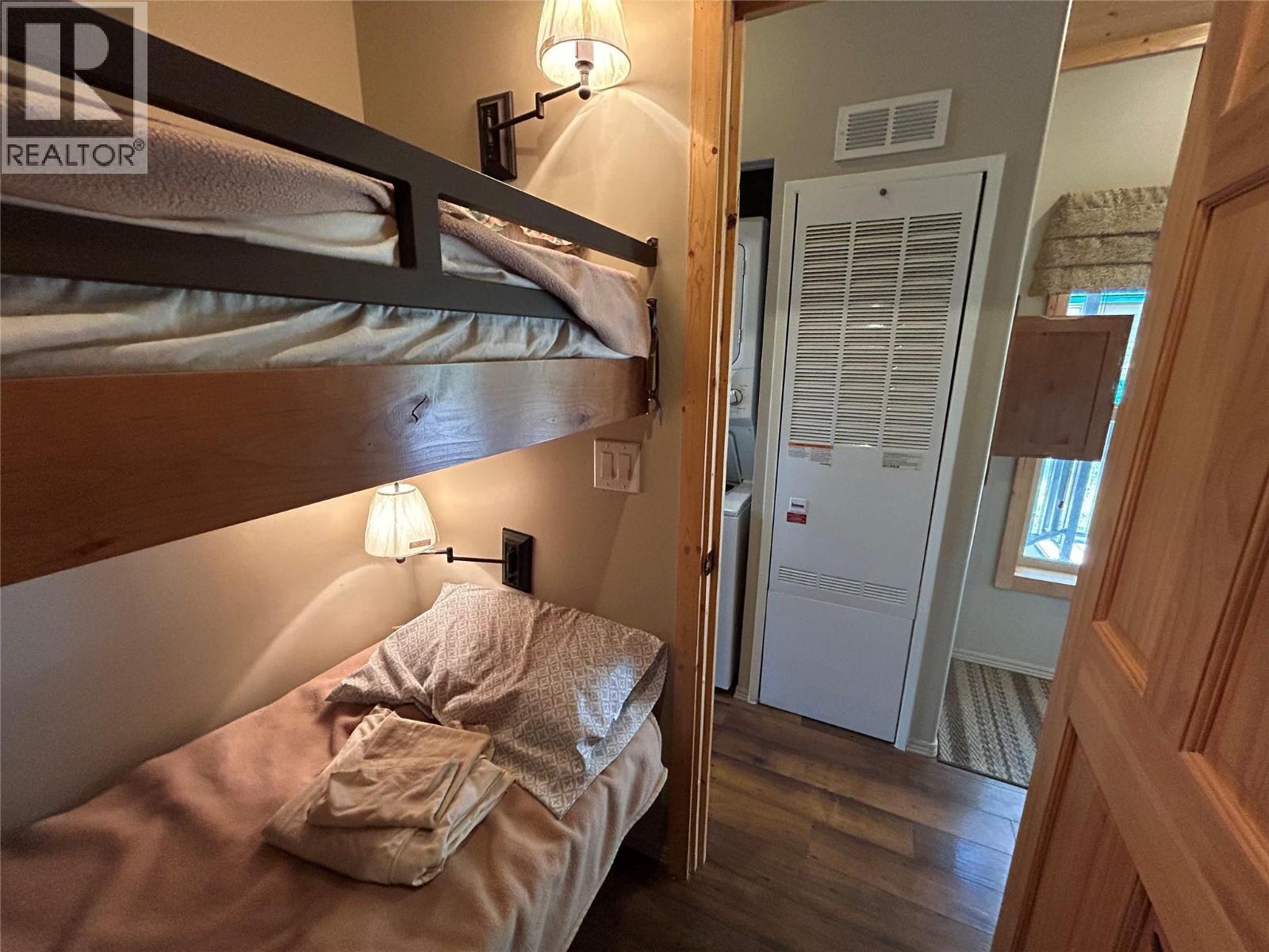 4835 Paradise Valley Drive Unit# 33. Peachland, British Columbia