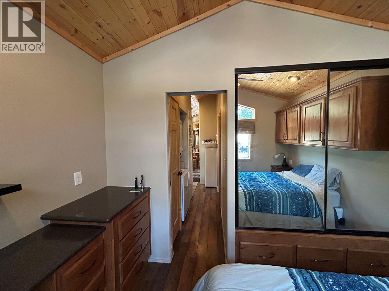 4835 Paradise Valley Drive Unit# 33. Peachland, British Columbia