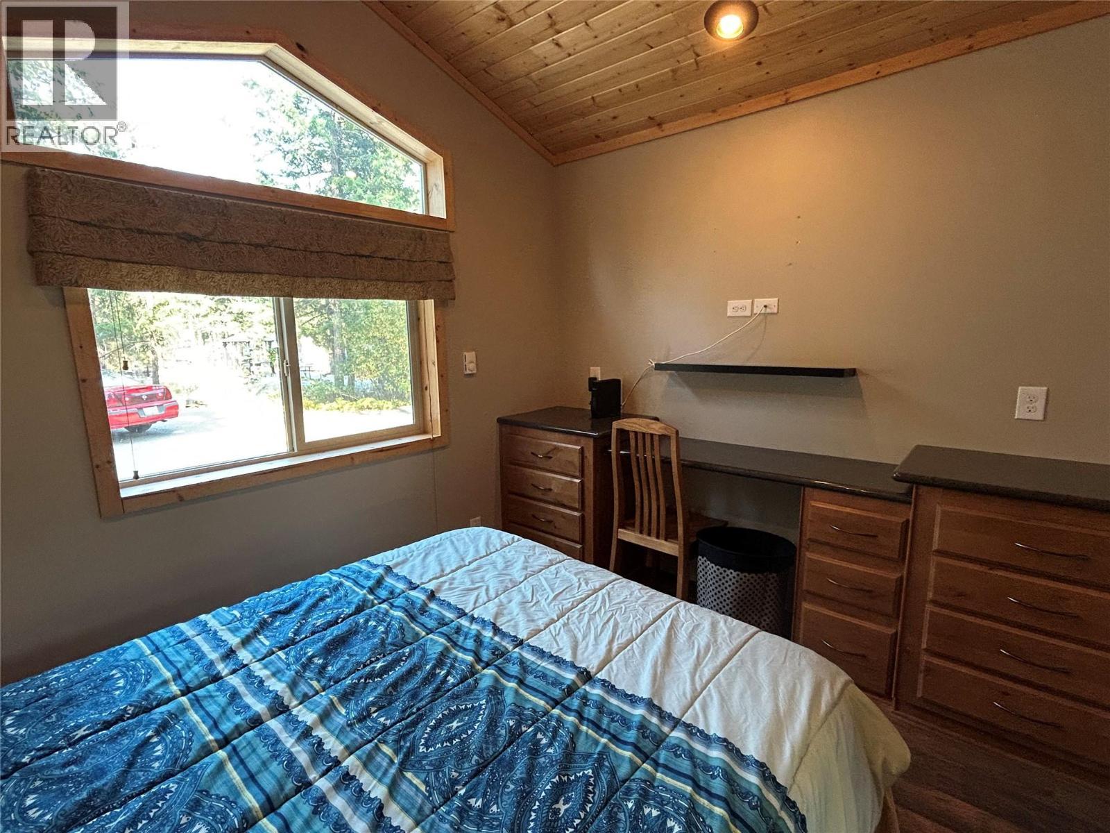 4835 Paradise Valley Drive Unit# 33. Peachland, British Columbia