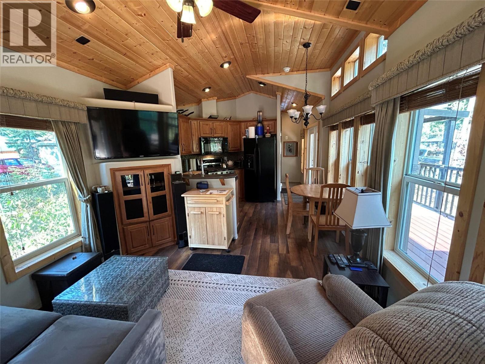 4835 Paradise Valley Drive Unit# 33. Peachland, British Columbia