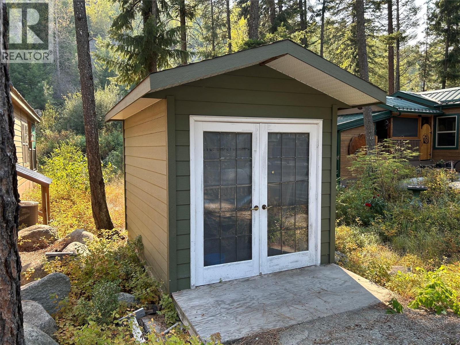 4835 Paradise Valley Drive Unit# 33. Peachland, British Columbia