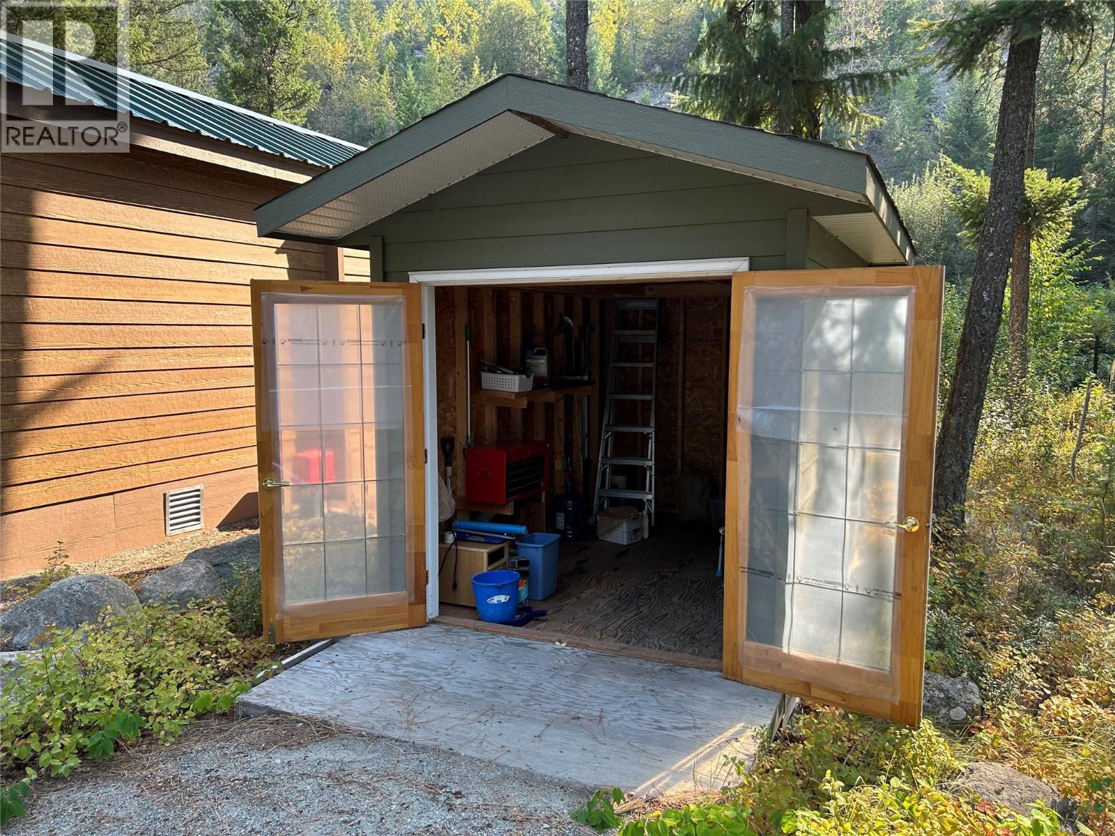 4835 Paradise Valley Drive Unit# 33. Peachland, British Columbia