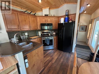 4835 Paradise Valley Drive Unit# 33. Peachland, British Columbia